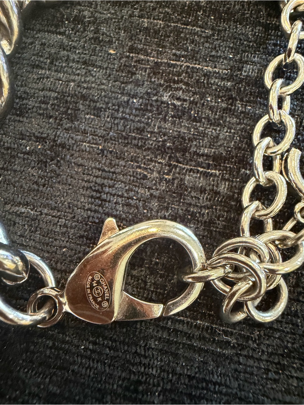 CHANEL  Chunky Chain Necklace with large Glitter Padlock Pendant - Picture 8 of 8